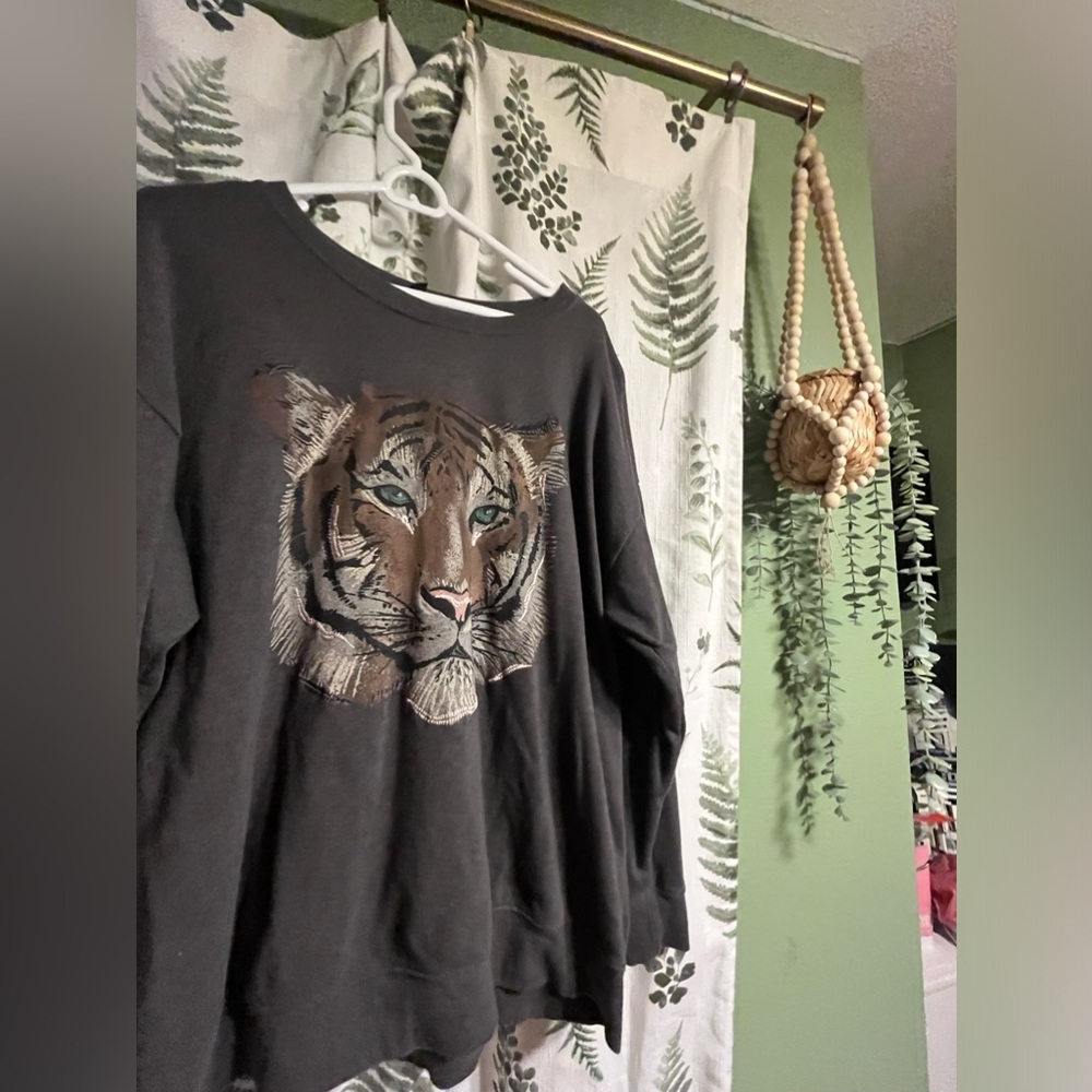 Grey tiger crew neck